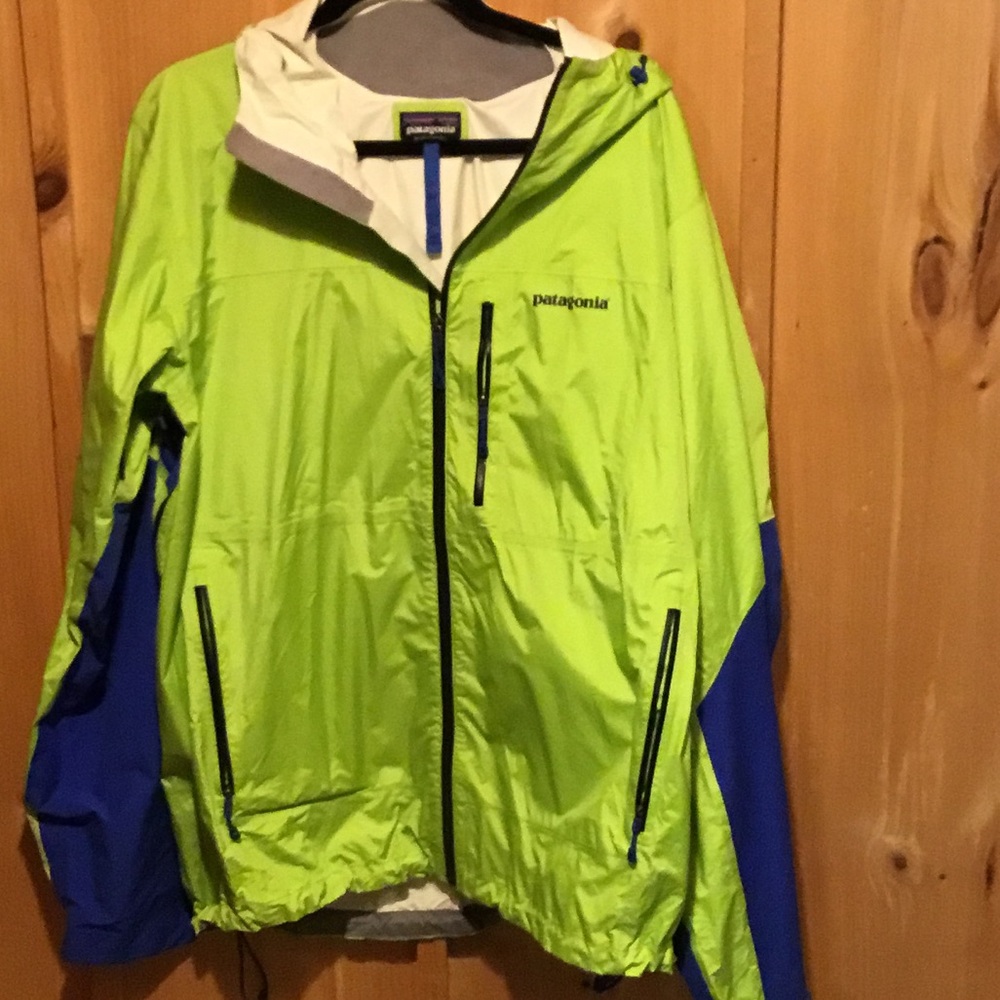 Patagonia “Stretch Torrential” rain shell
Men’s XL